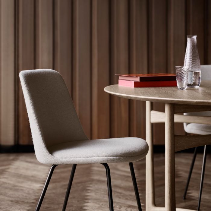 &Tradition Rely Chair HW9 - Upholstered with Seat Cushion and Tube Base