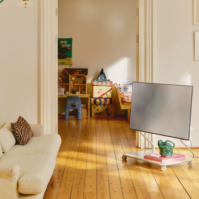 Pedestal Disco TV Stand