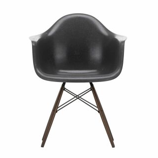 Eames plastic shop chair dar