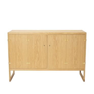 Carl Hansen BM0057 Sideboard in oiled oak.