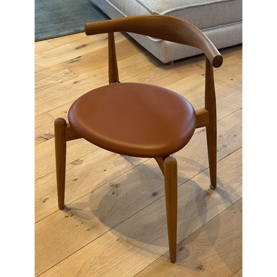 Carl Hansen CH20 Elbow Chair – Oiled Oak, Thor 307 (Cognac) Leather