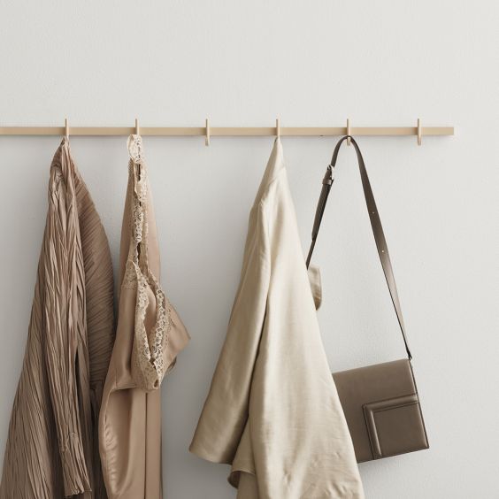 String Relief Hook Rail