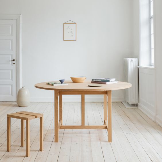 MOEBE Round Dining Table