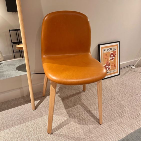 Muuto Visu Chair Oak Base Refine Leather Cognac