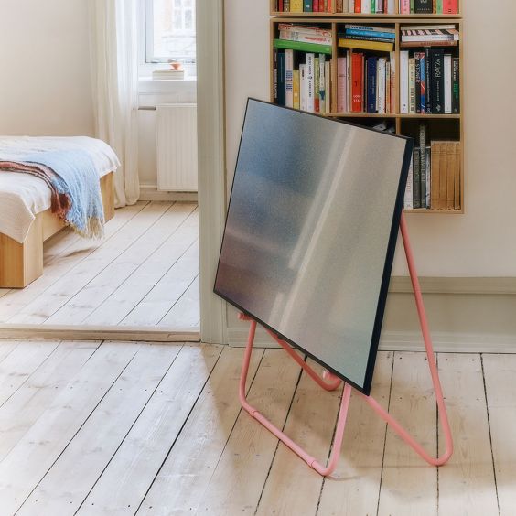 Pedestal Bloom TV Stand