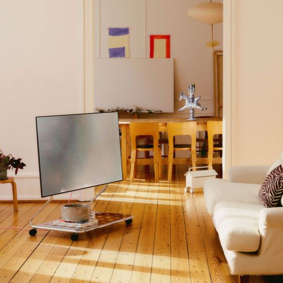 Pedestal Disco TV Stand
