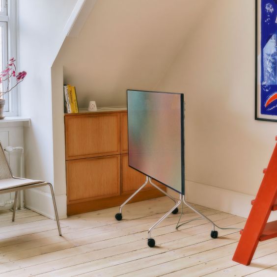 Pedestal Moon Rollin' TV Stand - Chrome