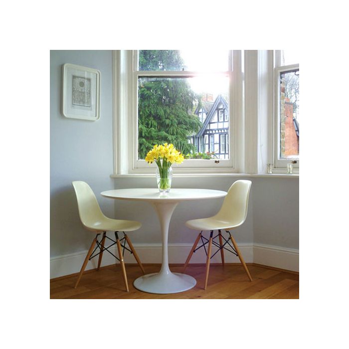 Knoll Saarinen Tulip Round Dining Table