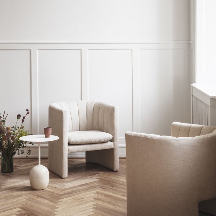 And tradition top lounge chair