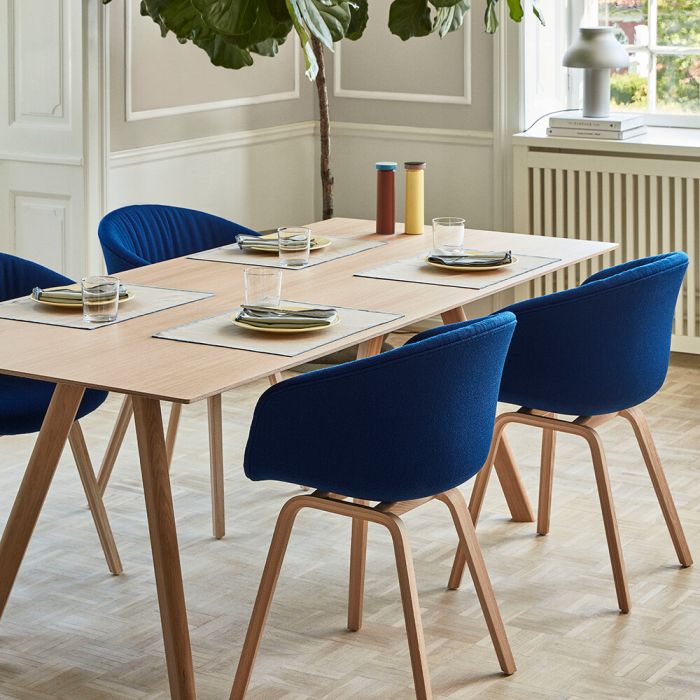 HAY CPH20 round table, 120 cm, lacquered walnut