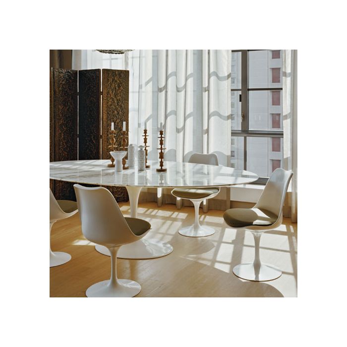 Eero saarinen hotsell dining chairs