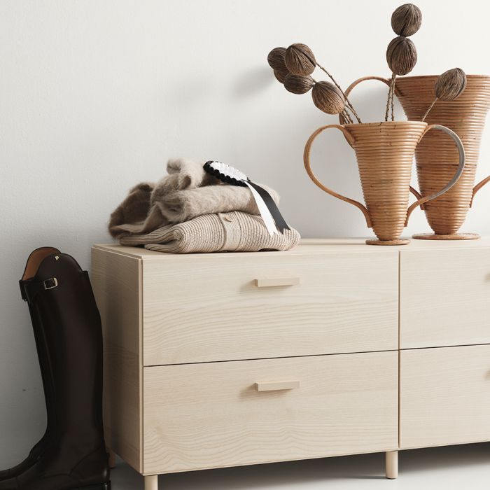 String Relief Chest of Drawers Low, Leg Base