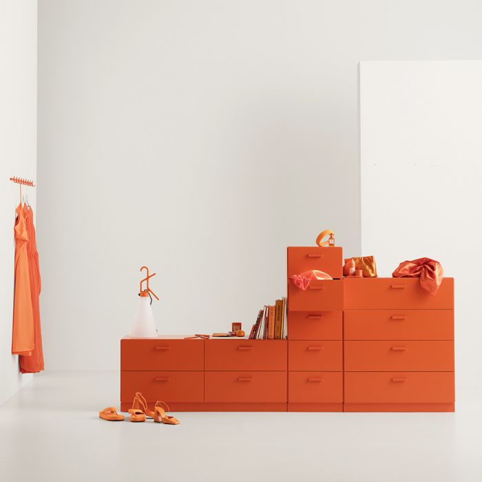 String Relief Chest of Drawers Low, Plinth Base