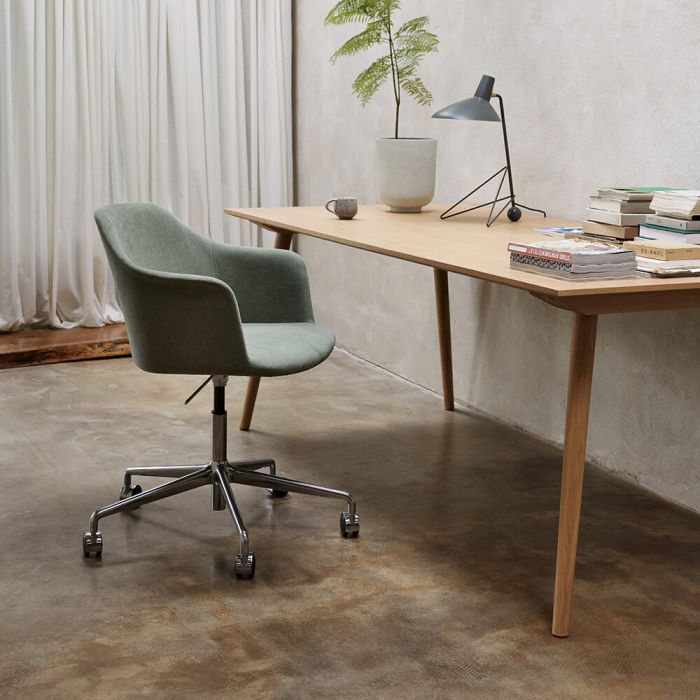 Swivel tripod chair deals