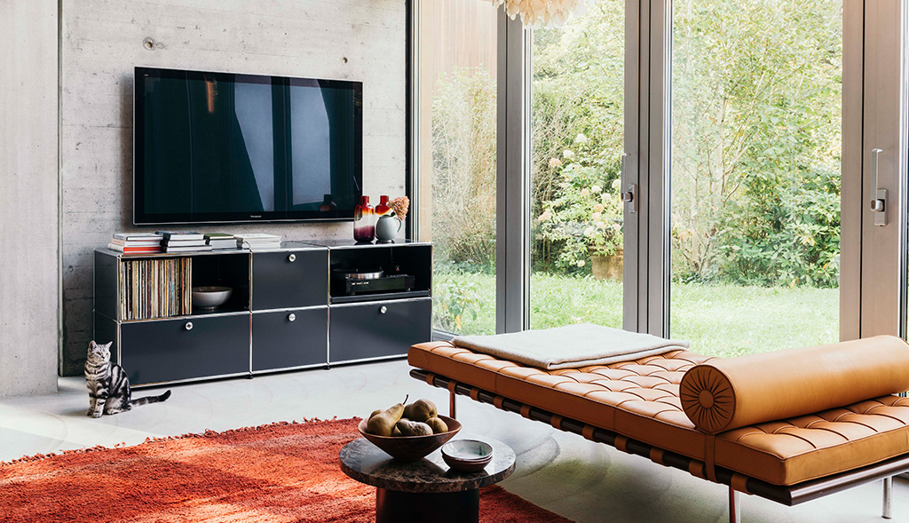 USM Haller media unit in black